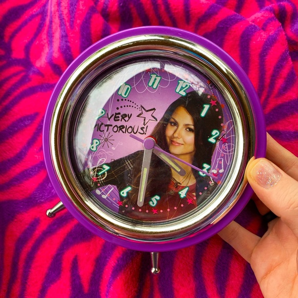 Y2k 2012 vintage victorious alarm clock - Picture 1 of 11